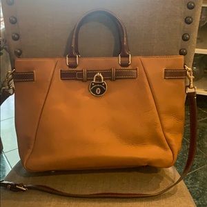Dooney & Bourke pocketbook